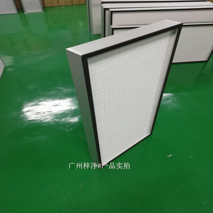 高效過濾器在潔凈室中的布置是確保室內(nèi)空氣質(zhì)量達(dá)到規(guī)定標(biāo)準(zhǔn)的關(guān)鍵環(huán)節(jié)。